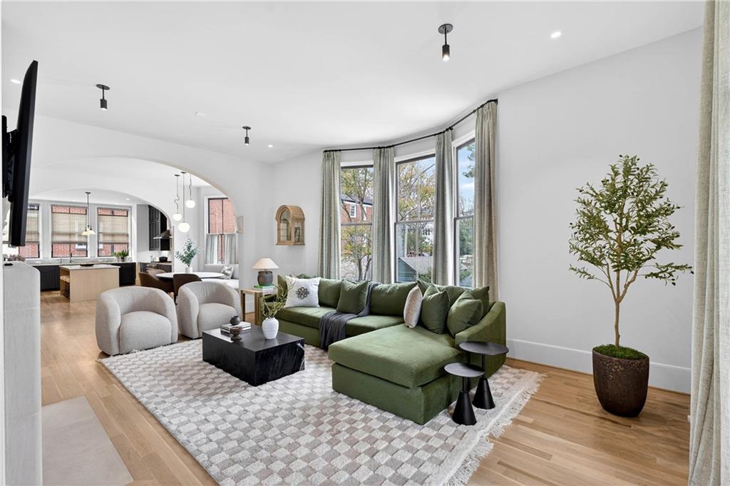 2713 Southwell Street NE