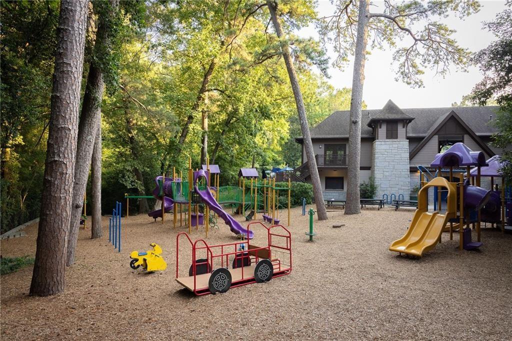 2713 Southwell Street NE