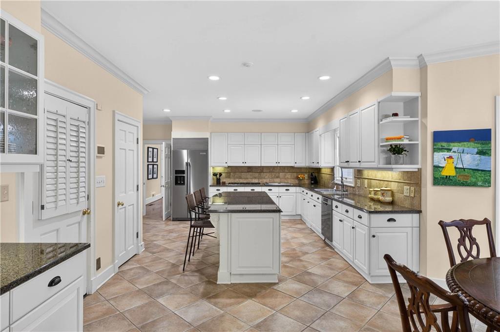 1735 Winterthur Close NW