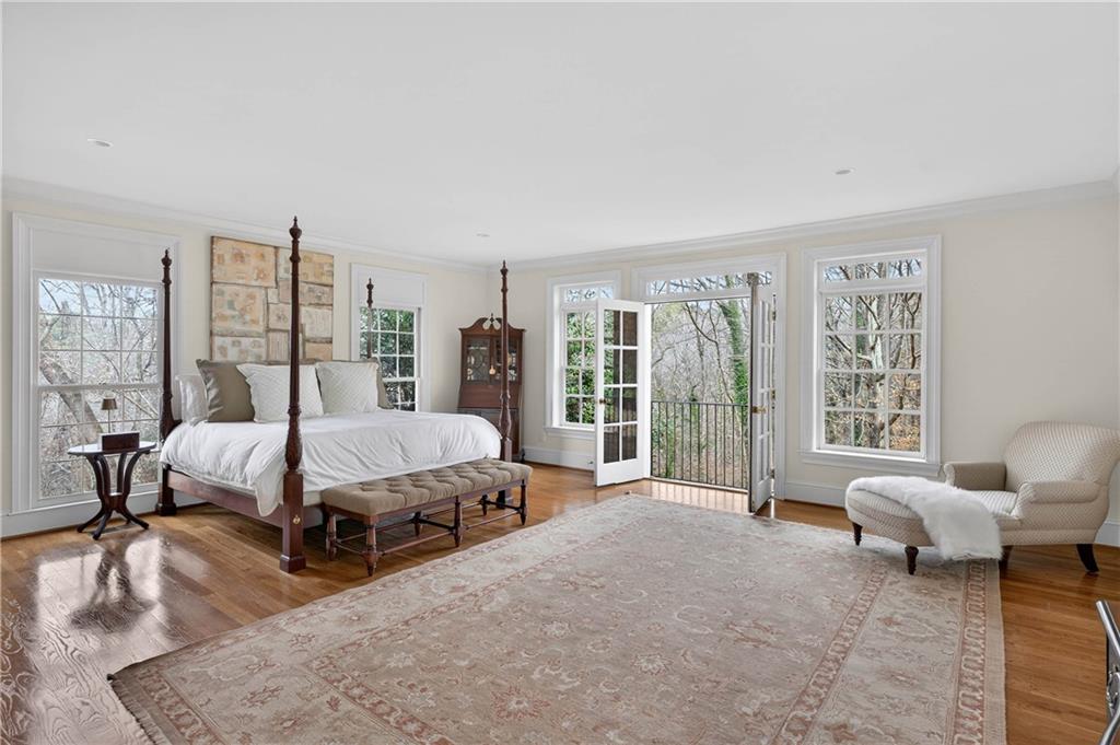 1735 Winterthur Close NW