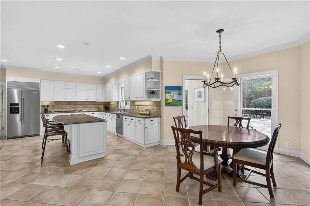 1735 Winterthur Close NW