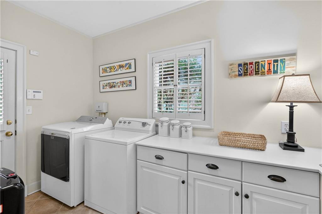 1735 Winterthur Close NW