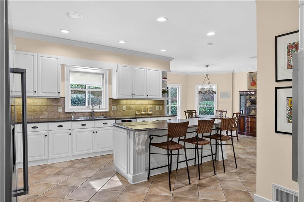 1735 Winterthur Close NW