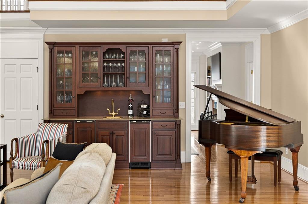 1735 Winterthur Close NW