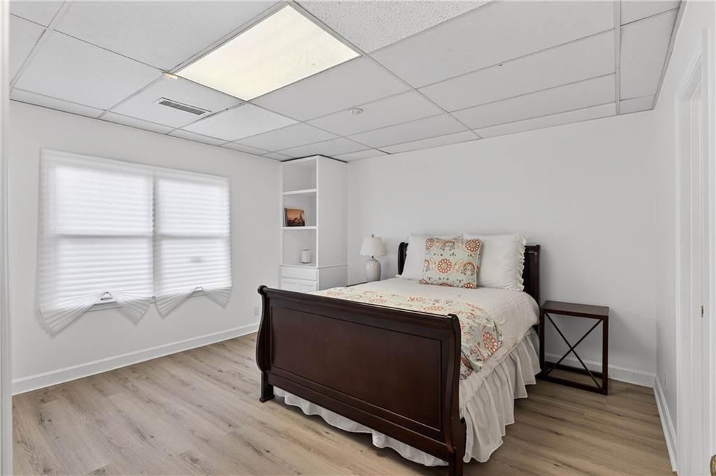 1735 Winterthur Close NW