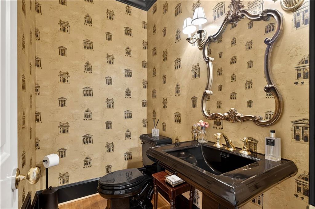 1735 Winterthur Close NW