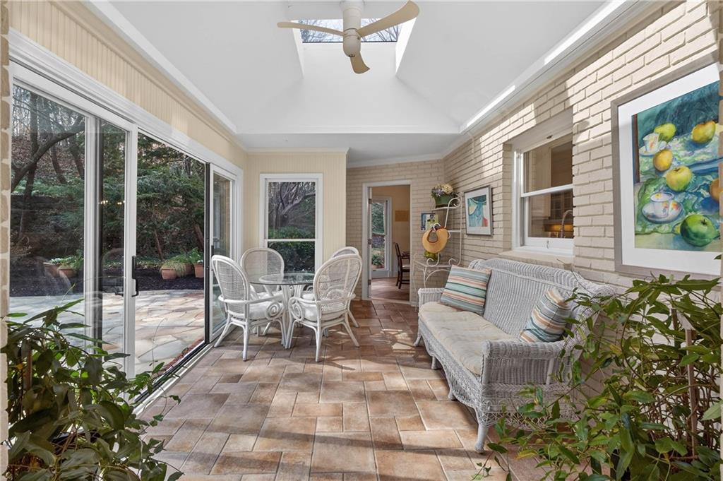 1735 Winterthur Close NW