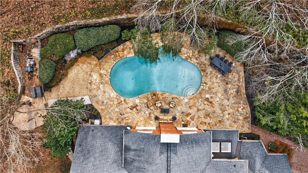 1735 Winterthur Close NW