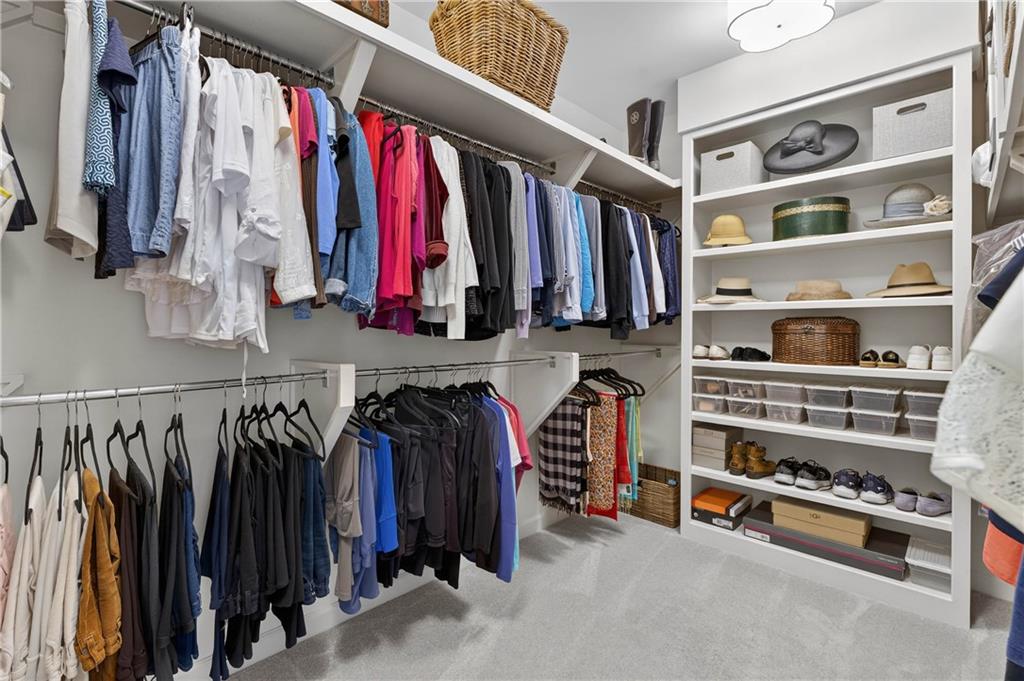 1735 Winterthur Close NW