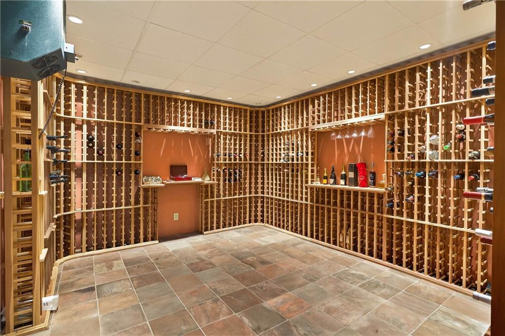 1735 Winterthur Close NW