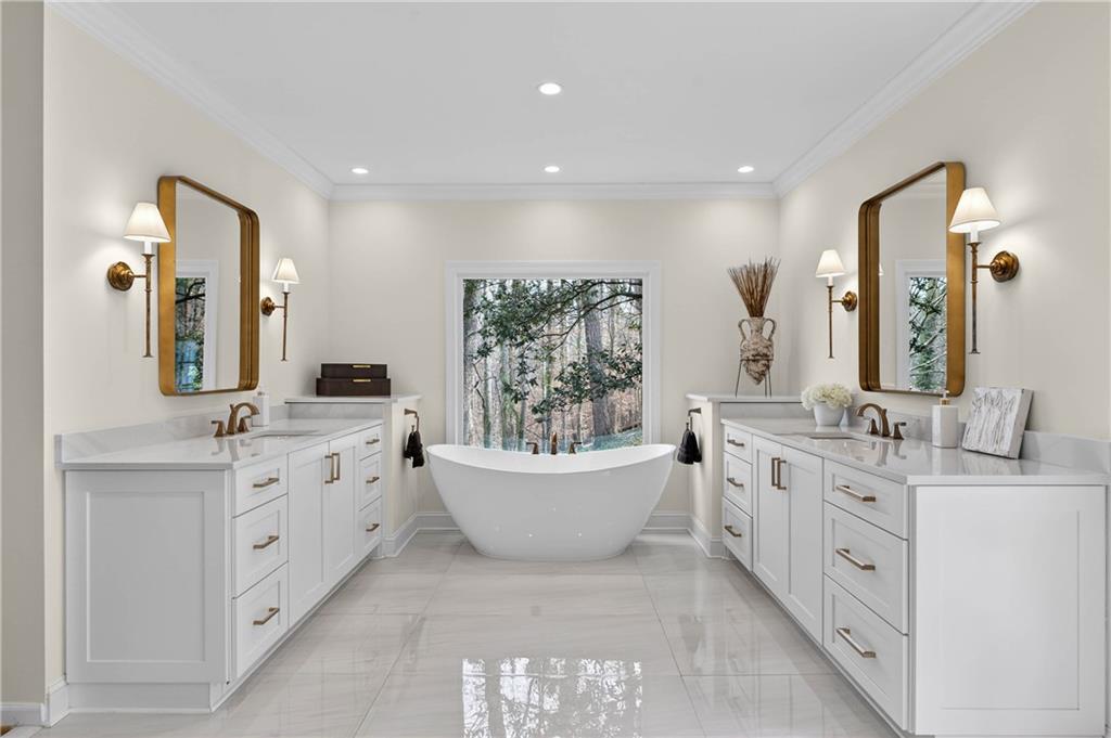 1735 Winterthur Close NW