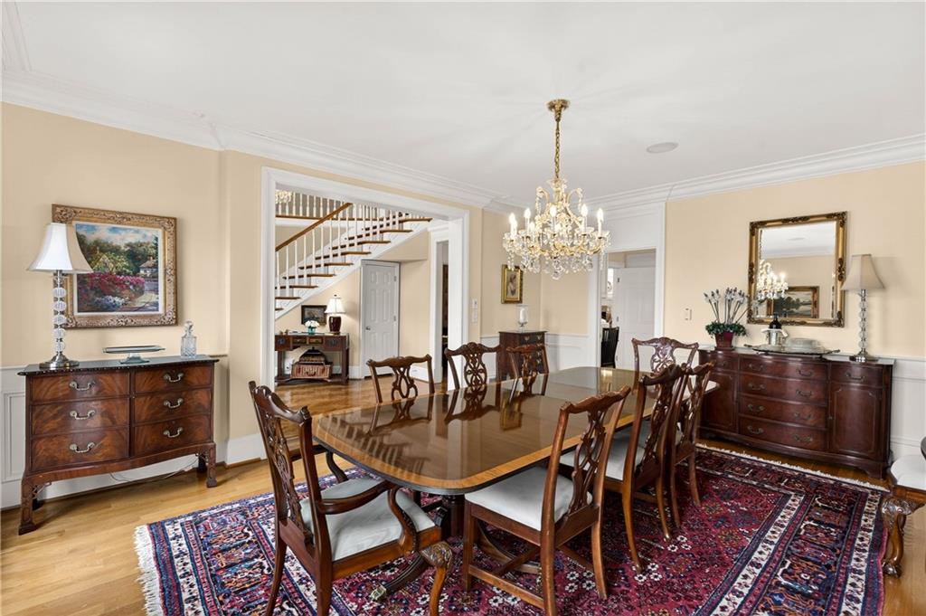 1735 Winterthur Close NW