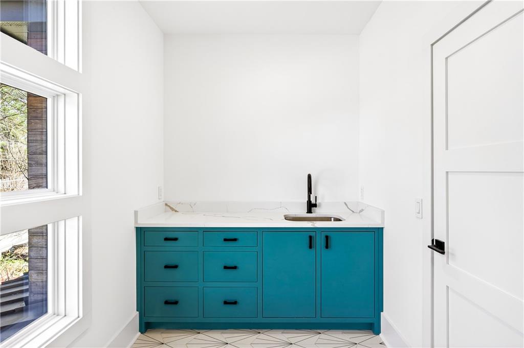 1235 Mayfair Drive NE