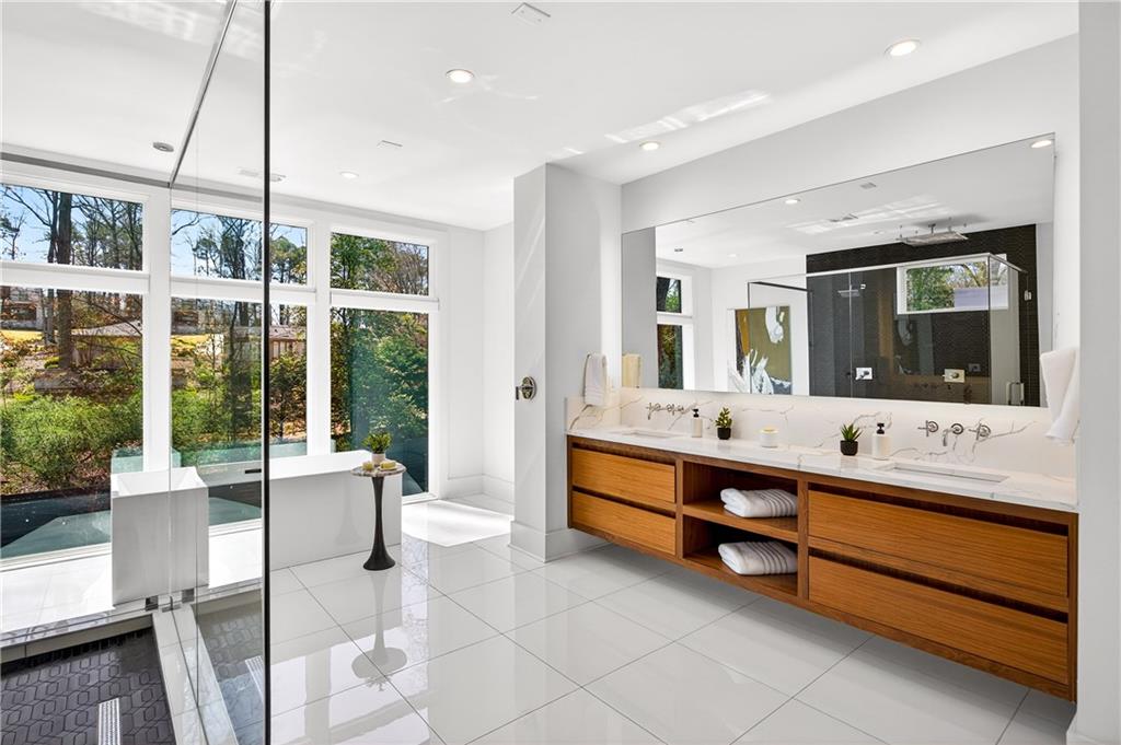 1235 Mayfair Drive NE