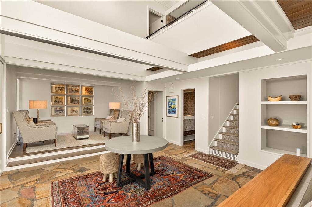 1640 Winterthur Close NW