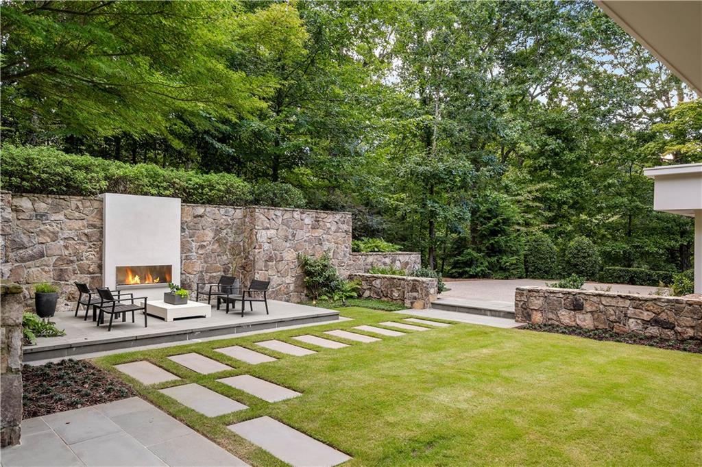 1640 Winterthur Close NW