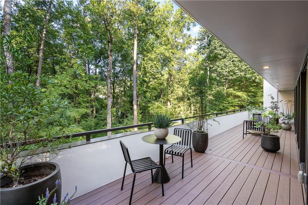 1640 Winterthur Close NW