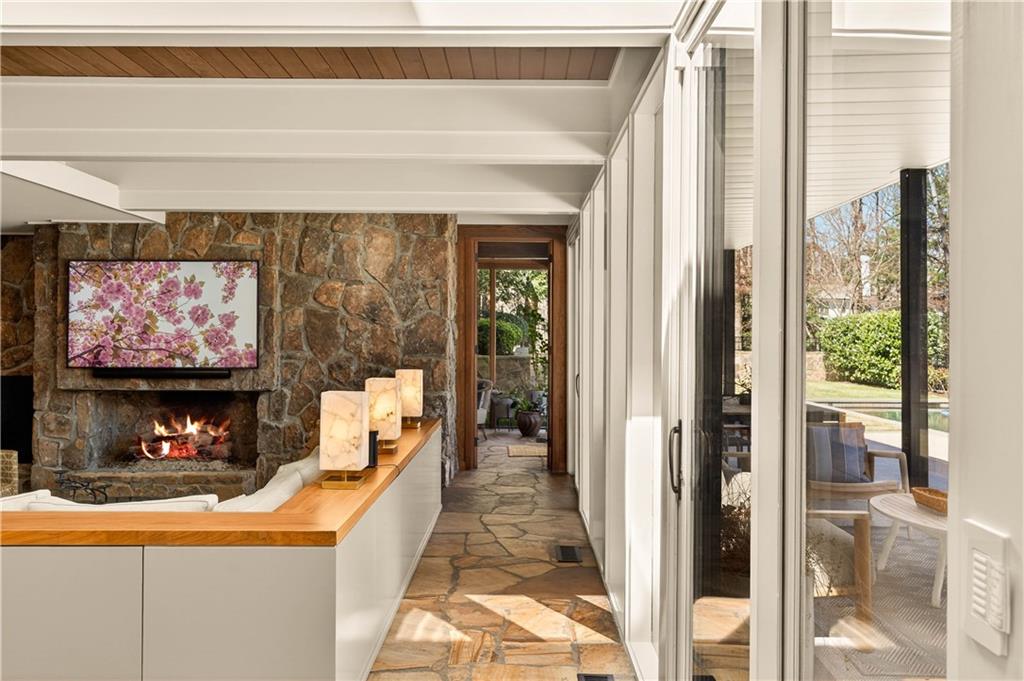 1640 Winterthur Close NW