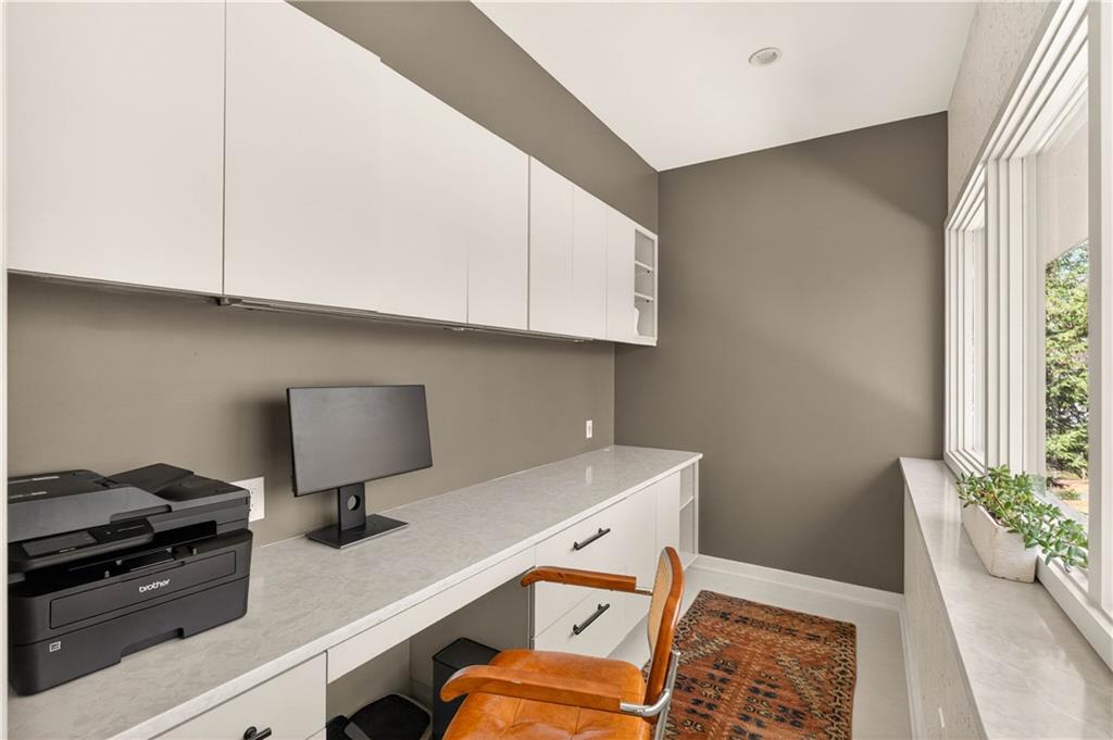 1640 Winterthur Close NW