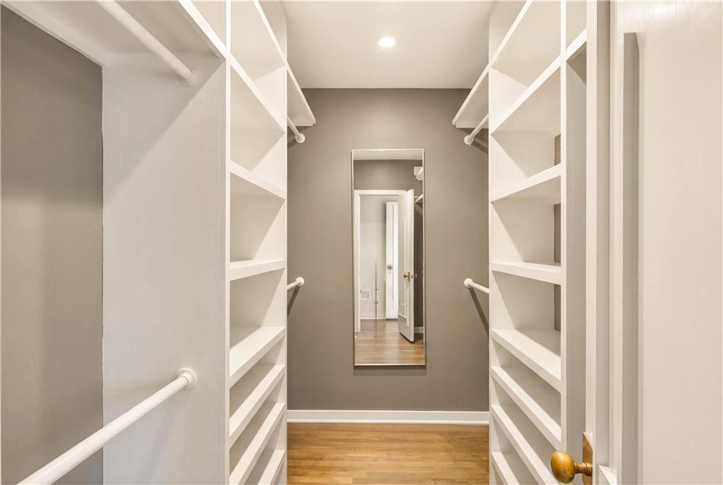 1640 Winterthur Close NW