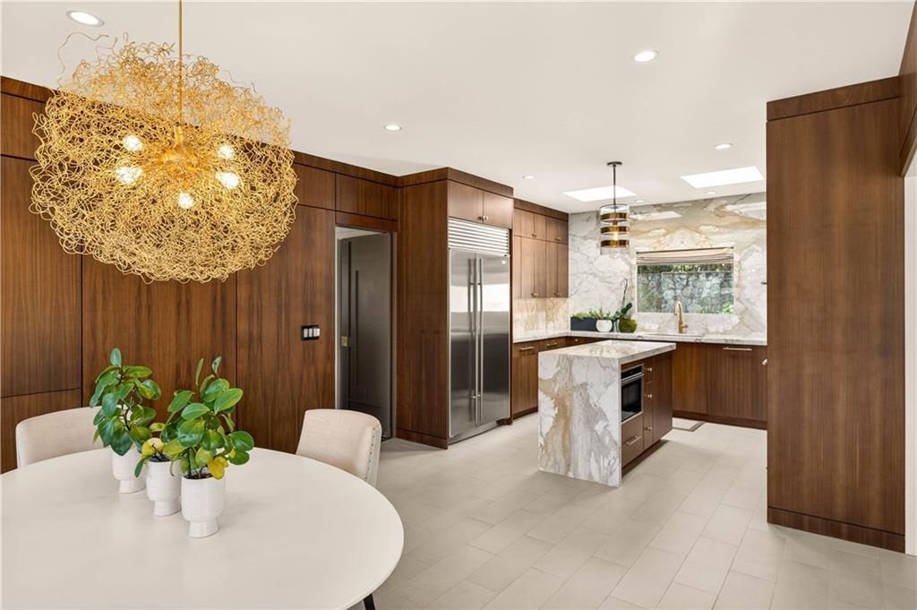 1640 Winterthur Close NW