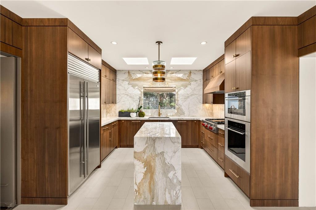 1640 Winterthur Close NW