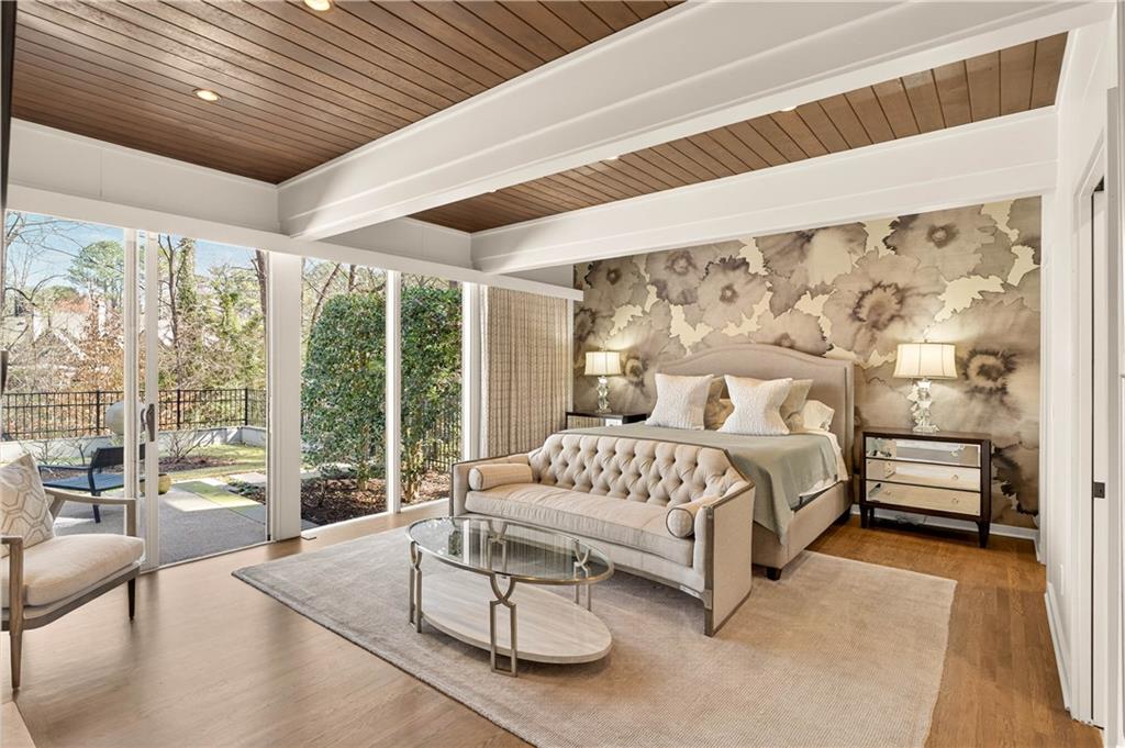 1640 Winterthur Close NW