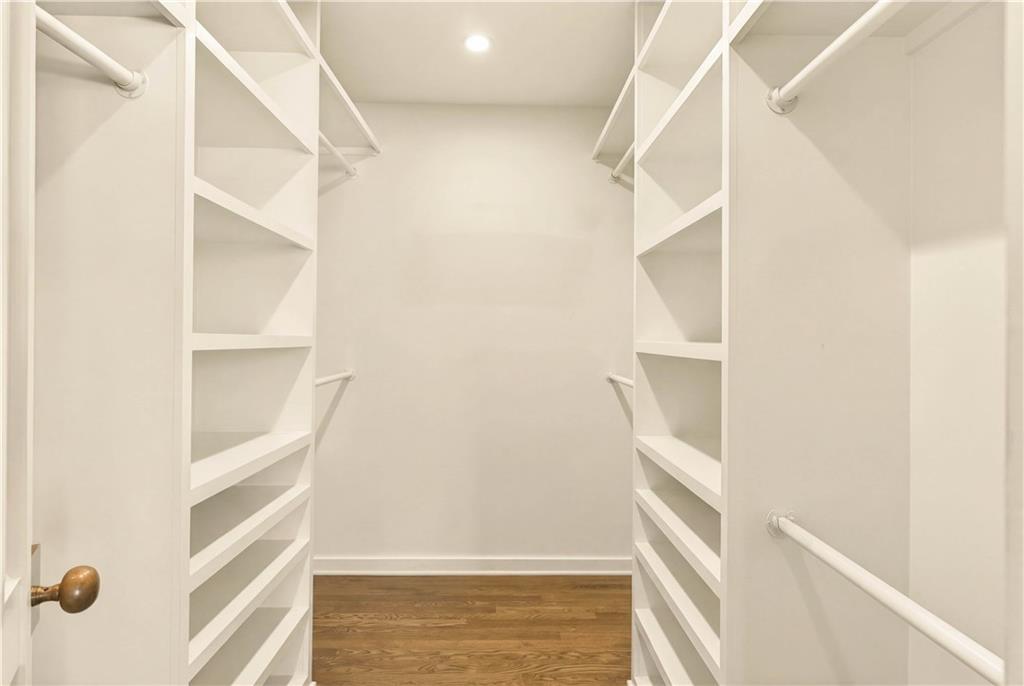 1640 Winterthur Close NW