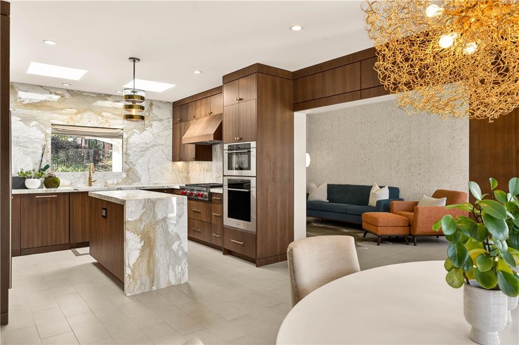 1640 Winterthur Close NW