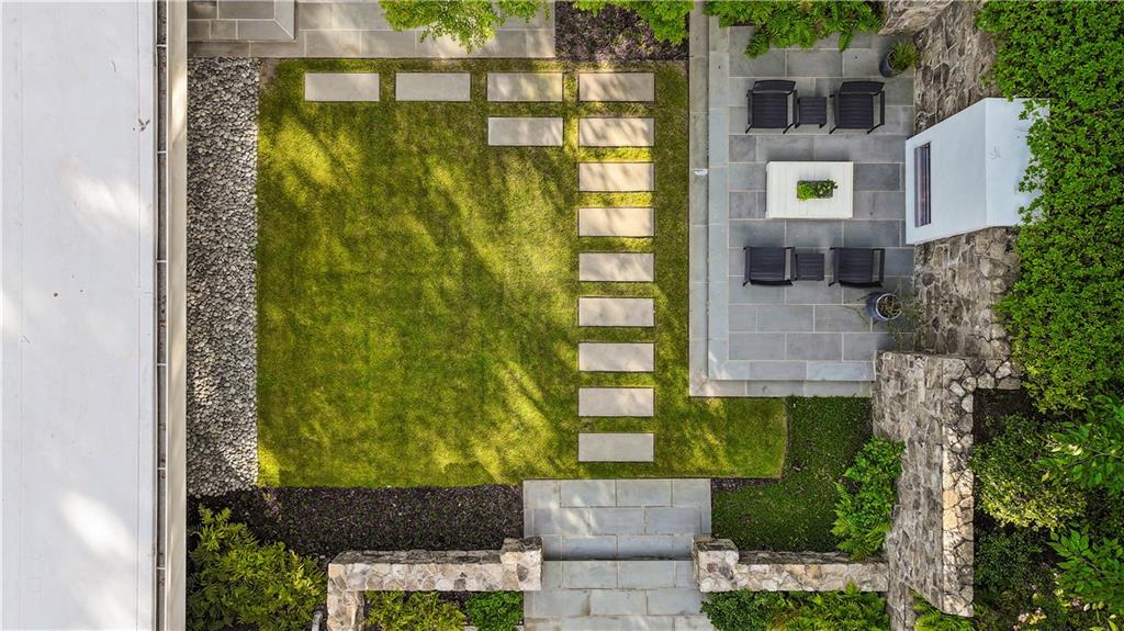 1640 Winterthur Close NW