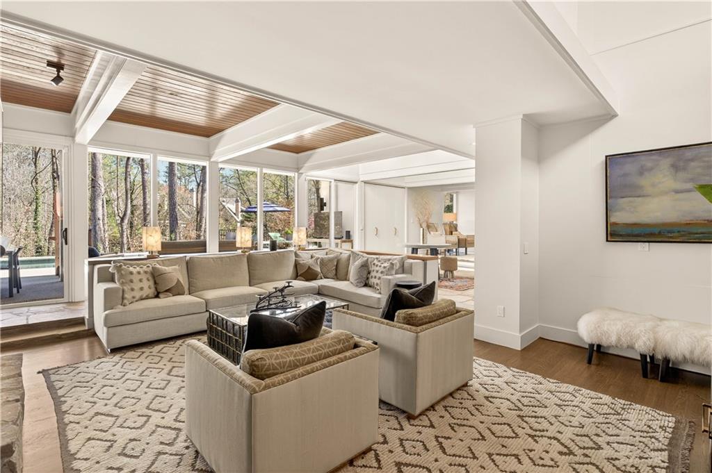 1640 Winterthur Close NW