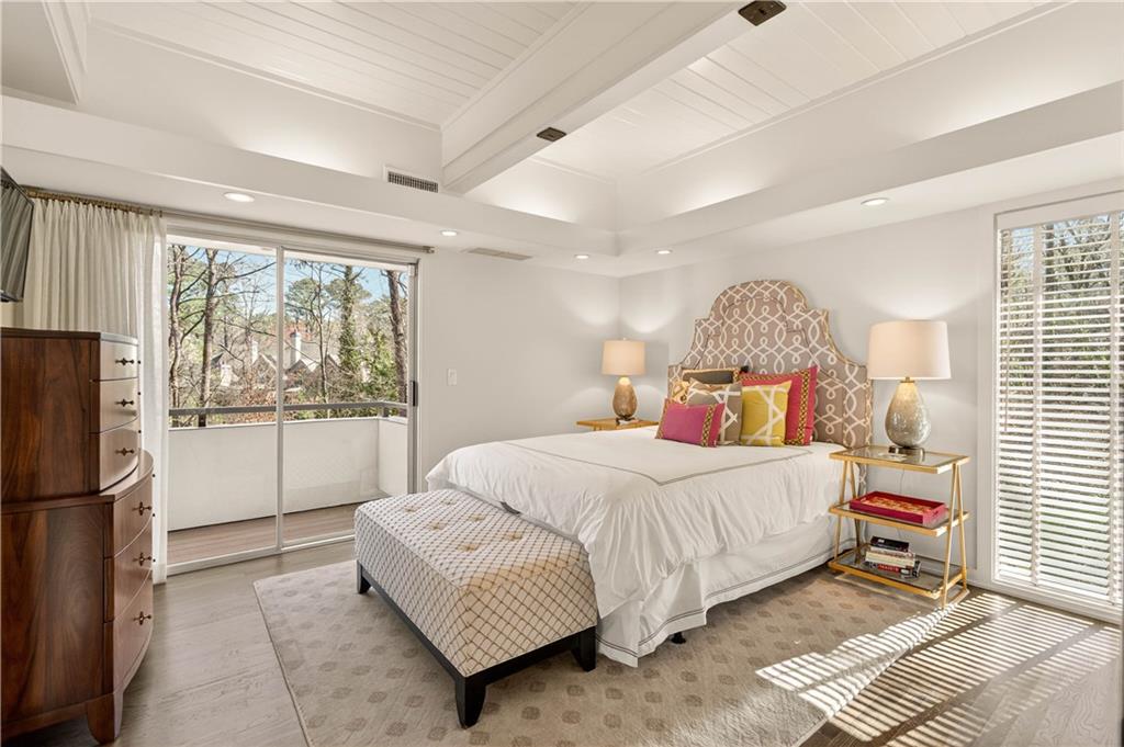 1640 Winterthur Close NW