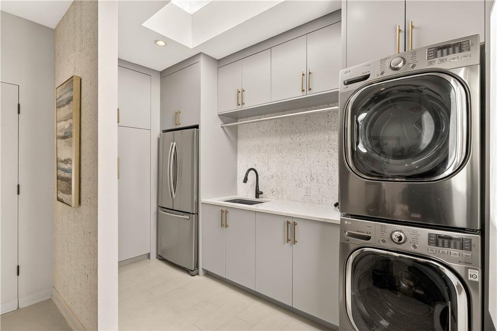 1640 Winterthur Close NW