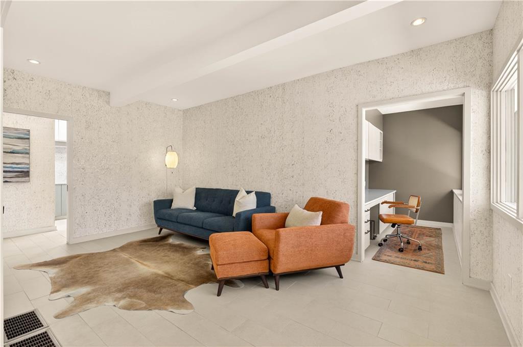 1640 Winterthur Close NW