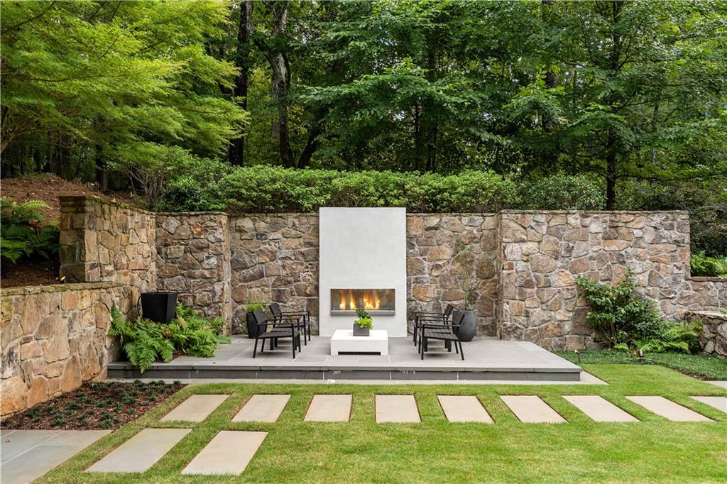 1640 Winterthur Close NW