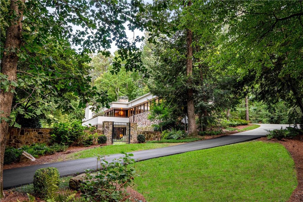 1640 Winterthur Close NW