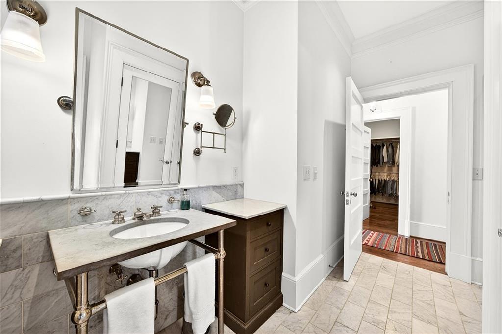 2742 Normandy Drive NW