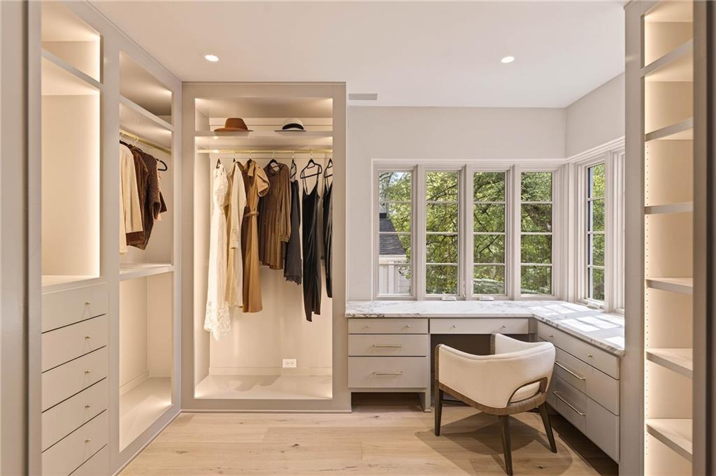 419 Brentwood Drive NE