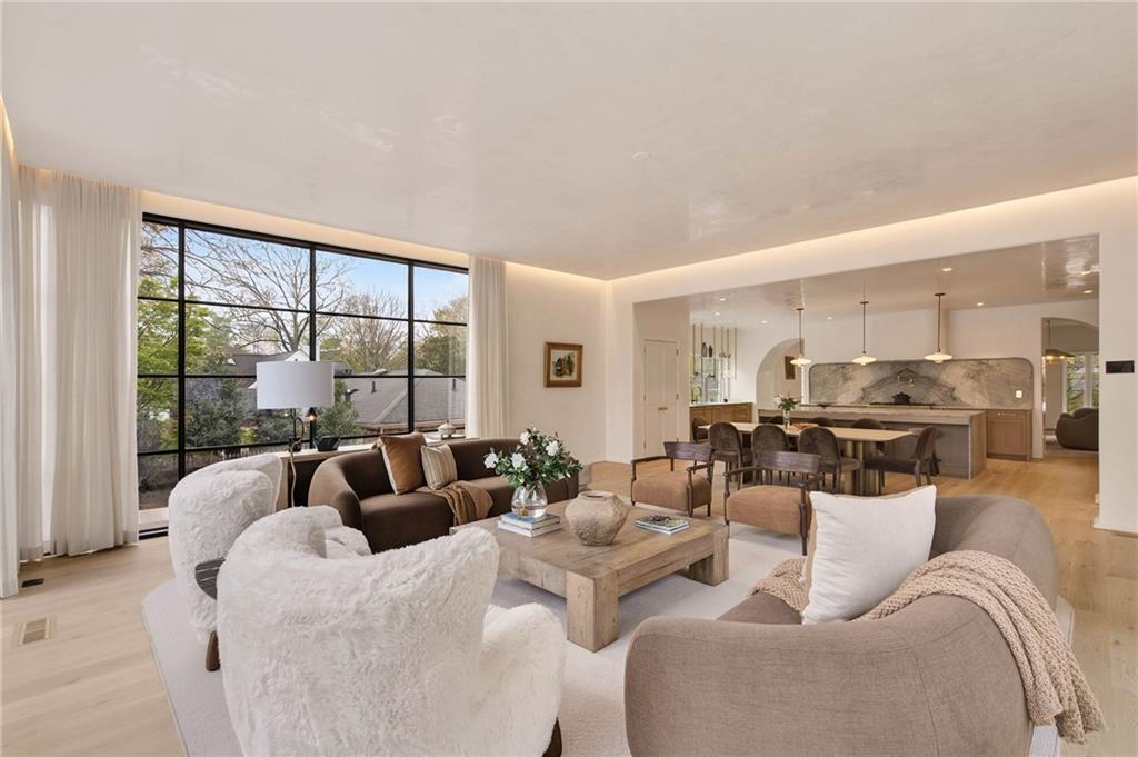 419 Brentwood Drive NE