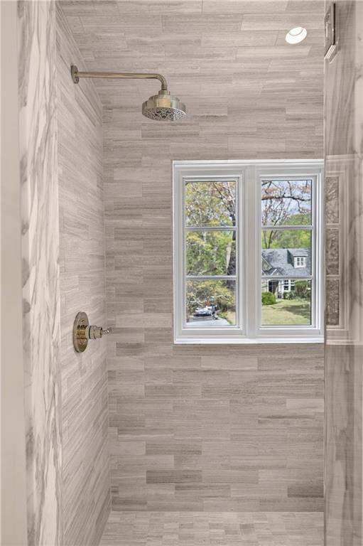 419 Brentwood Drive NE