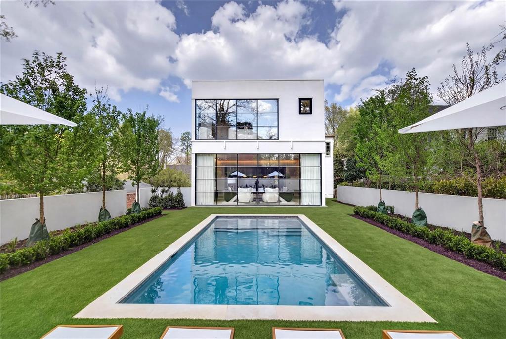 419 Brentwood Drive NE