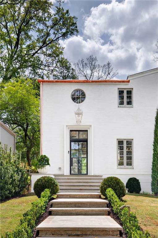 419 Brentwood Drive NE