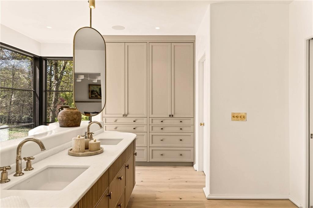 419 Brentwood Drive NE