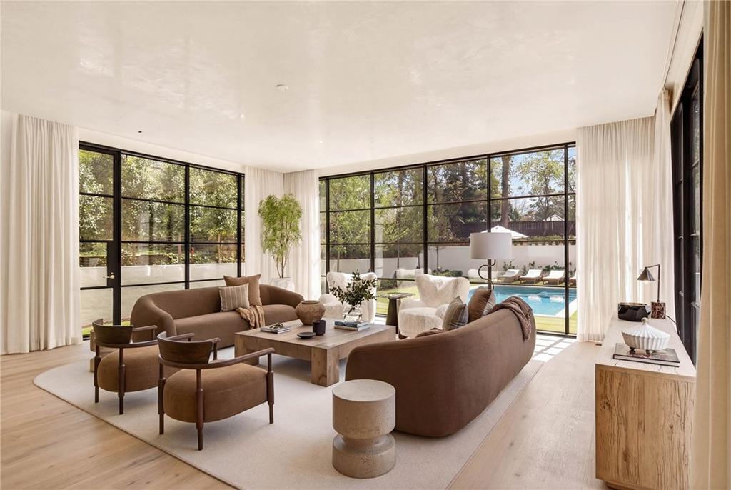 419 Brentwood Drive NE