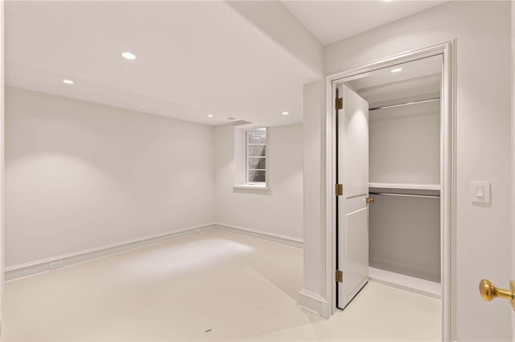 419 Brentwood Drive NE