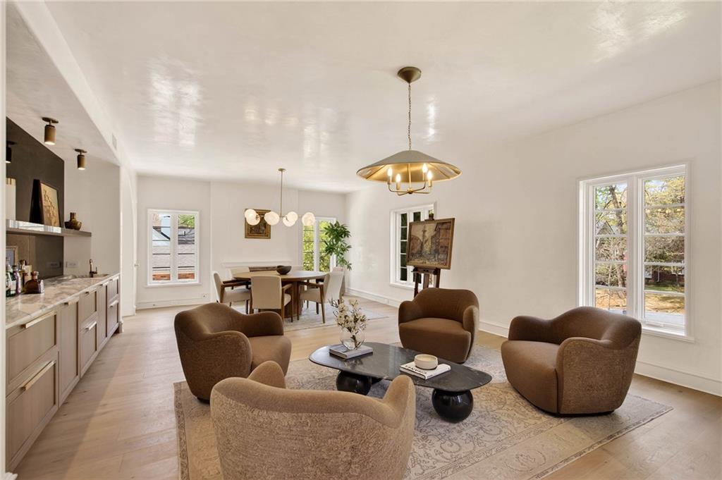 419 Brentwood Drive NE