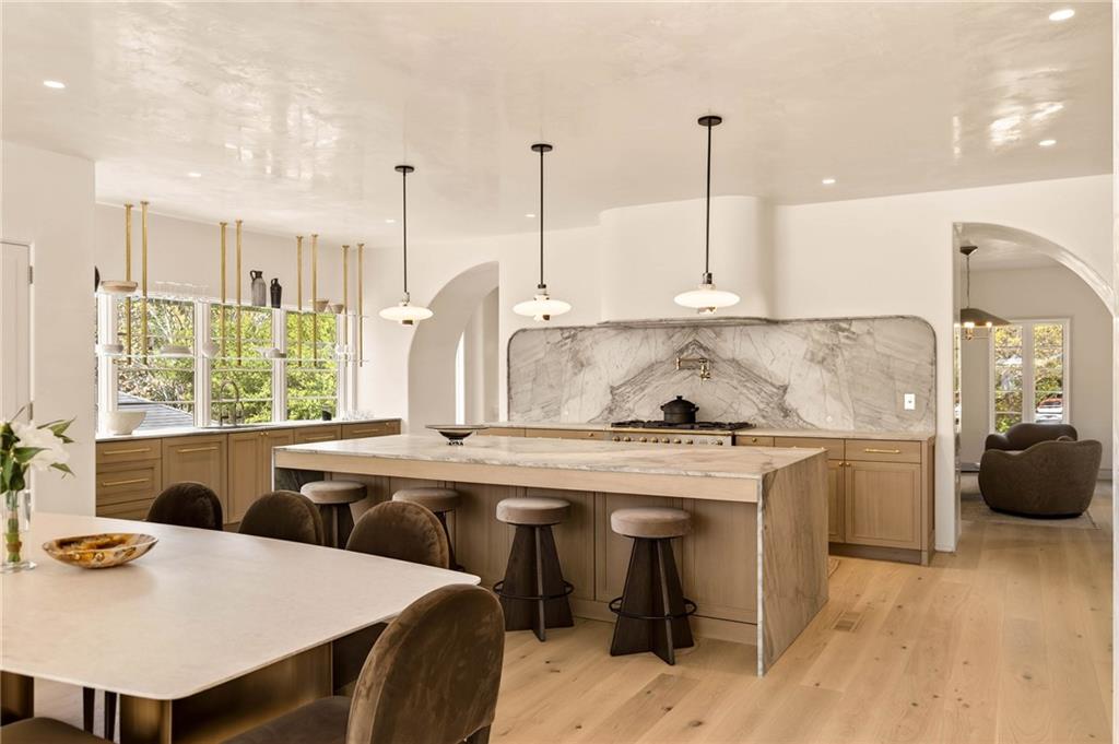 419 Brentwood Drive NE