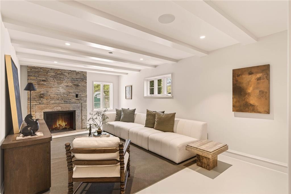 419 Brentwood Drive NE