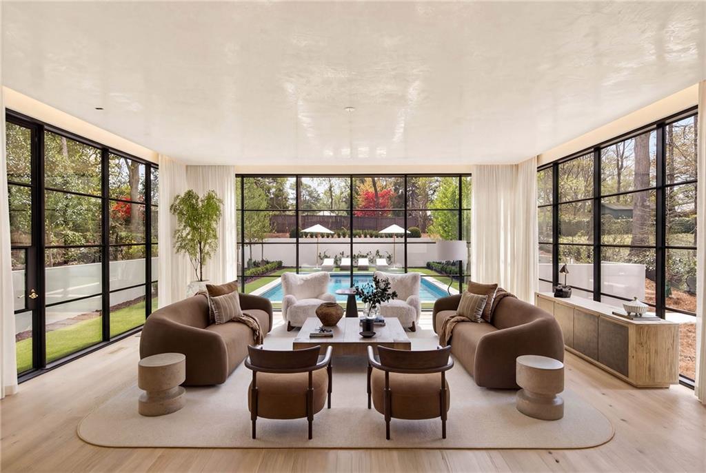 419 Brentwood Drive NE