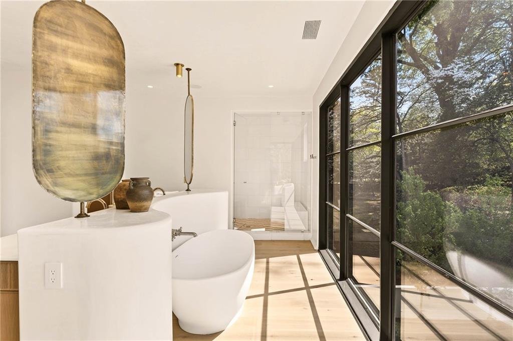 419 Brentwood Drive NE